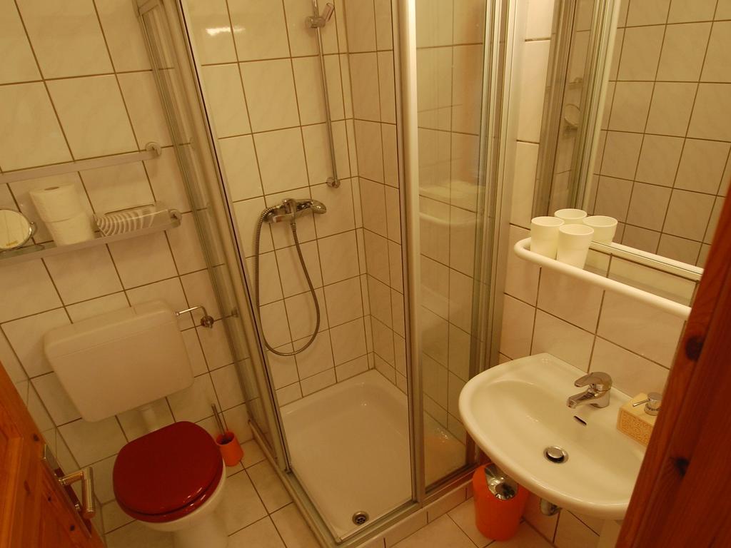 Land Und Leute Appartement Fritzlar Buitenkant foto