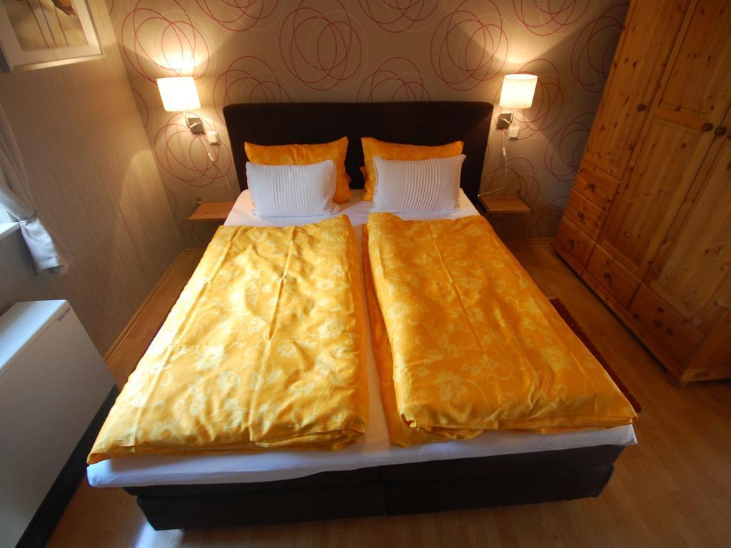 Land Und Leute Appartement Fritzlar Buitenkant foto