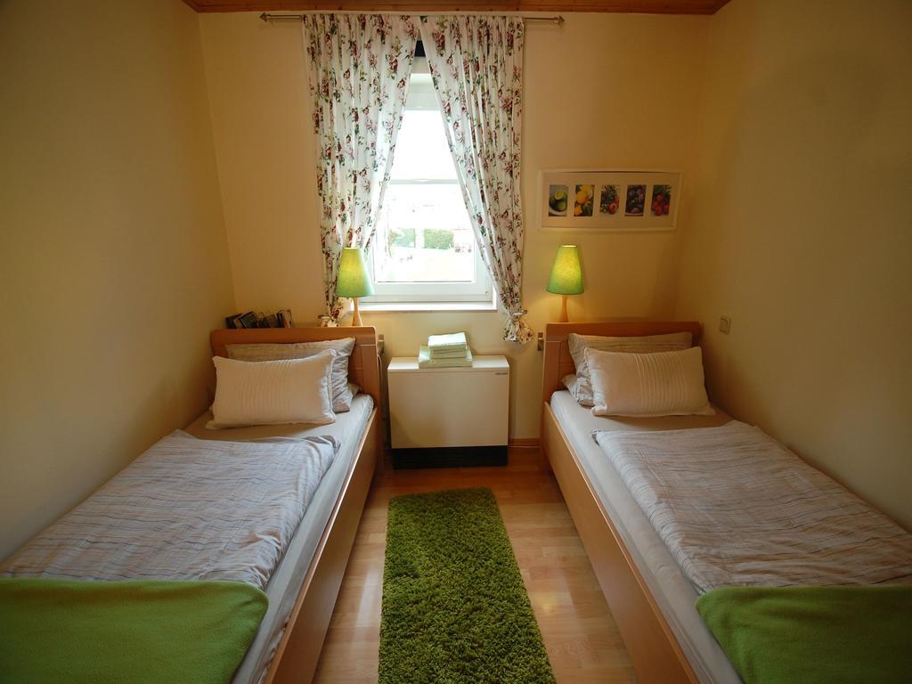 Land Und Leute Appartement Fritzlar Buitenkant foto
